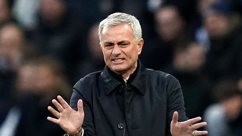 Tottenham, Mourinho ile yollarını ayırdı