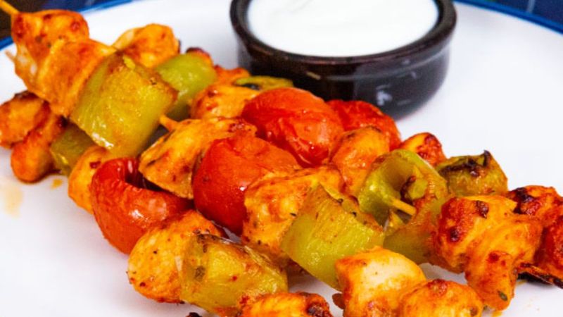 Her lokması ayrı lezzet: Fırında tavuk şiş