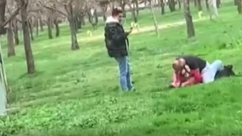 Avcılar'da biri yumrukladı diğeri kayda aldı