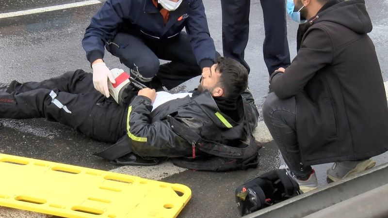 Pendik'te siparişe giden kuryeye araç çarptı