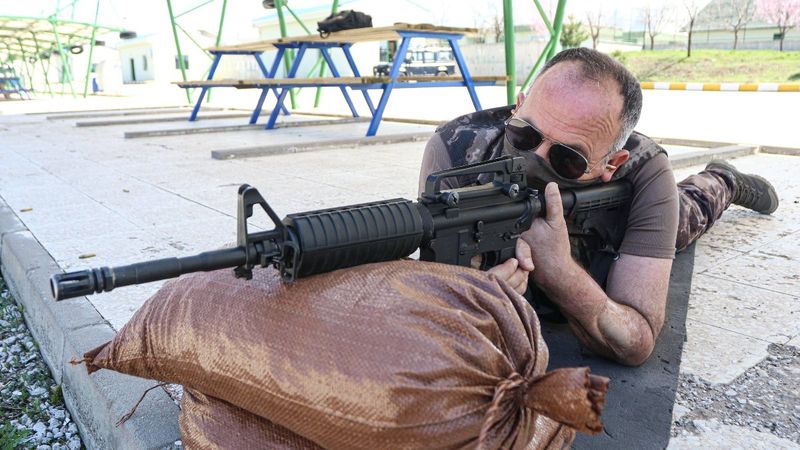 Gazi polis, nakilli eliyle 6 yıl sonra ilk atışını yaptı