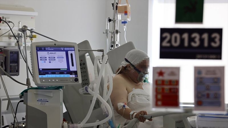 Ankara Şehir Hastanesi'nin koronavirüs yoğun bakım ünitesinde tedaviler sürüyor