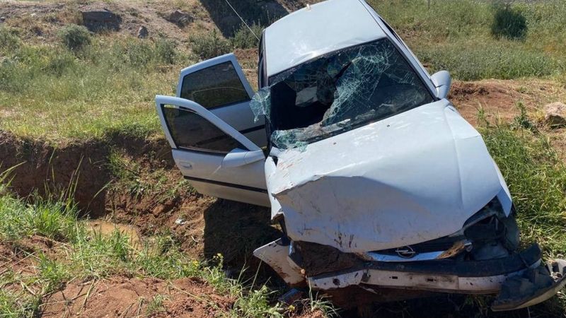 Şanlıurfa’da otomobil şarampole yuvarlandı