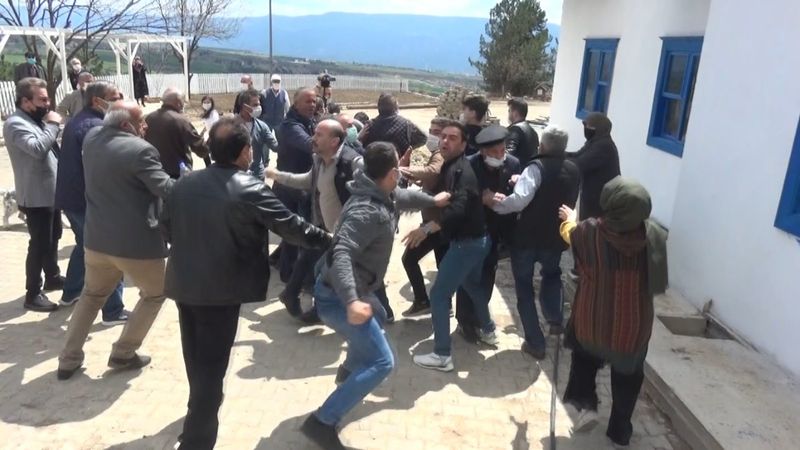 Karabük'te köylülerin mezarlık kavgası