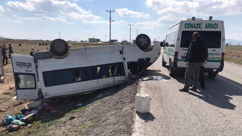 Konya'da işçileri taşıyan minibüs takla attı