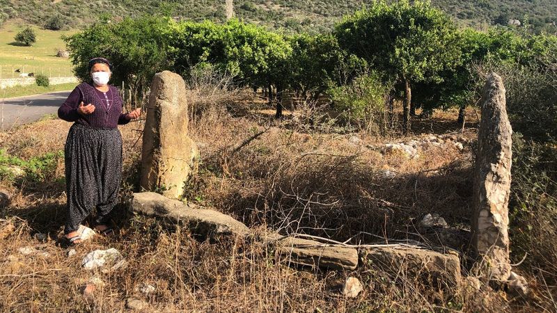 Adana'da köy mezarlığı narenciye bahçesine döndü iddiası