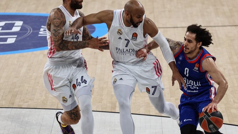 Anadolu Efes, Real Madrid'i farklı yendi