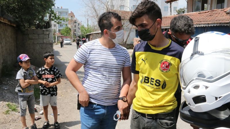 Antalya'da altın ve para dolu poşetle kaçarken önüne polis çıktı