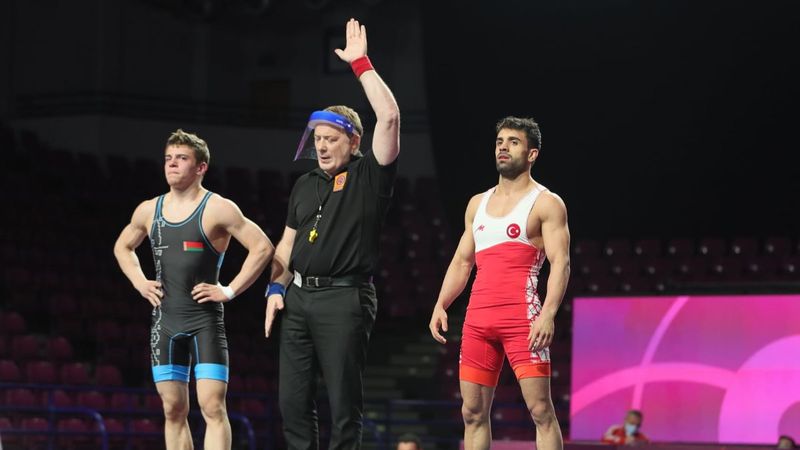 Avrupa Güreş Şampiyonası'nda 3 sporcumuz finalde