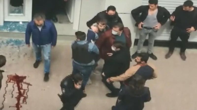 Bahçelievler'deki iki müteahhit kardeş silahla vuruldu