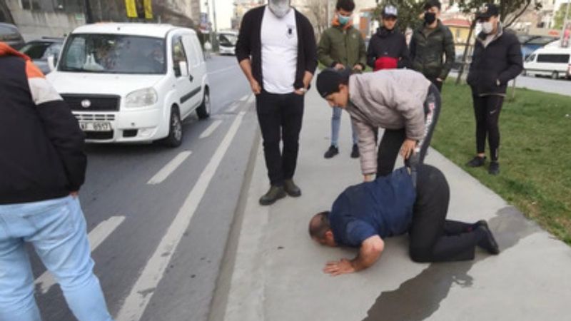 Beyoğlu'ndaki kadın, tartıştığı adamı çivili sopayla dövdü