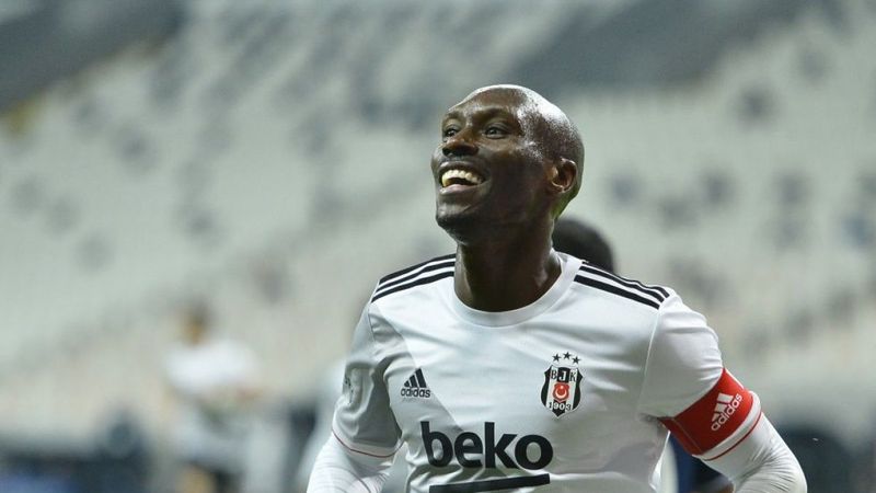 Beşiktaş'ta Atiba kadrodan çıkarıldı