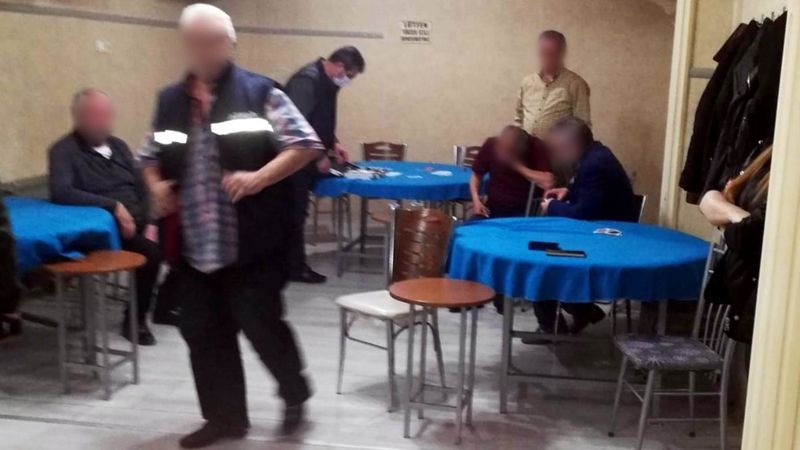 Konya’da yardımlaşma derneğinde kumar oynarken yakalandılar