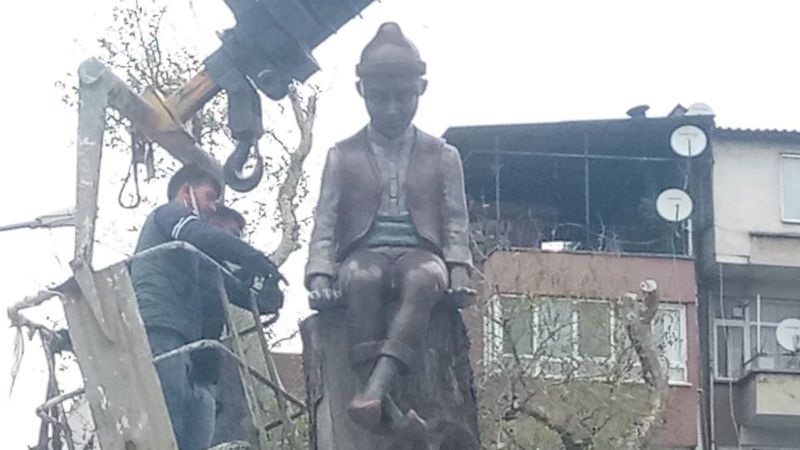 CHP’li Gemlik Belediyesi’nden Keloğlan heykeli