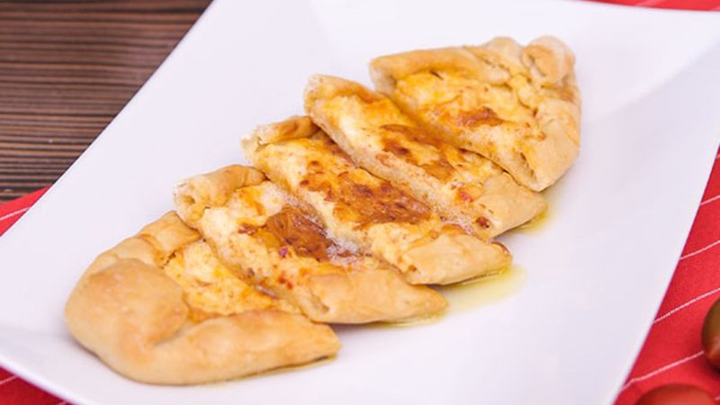 Hazırlarını çatlatır: Peynirli Konya Pidesi