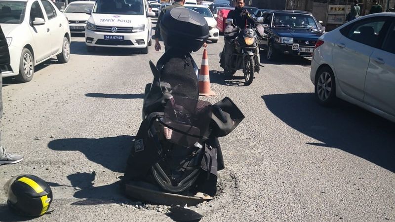 İstanbul'da kurye kazası: Kapağı ters takılan rögara düştü