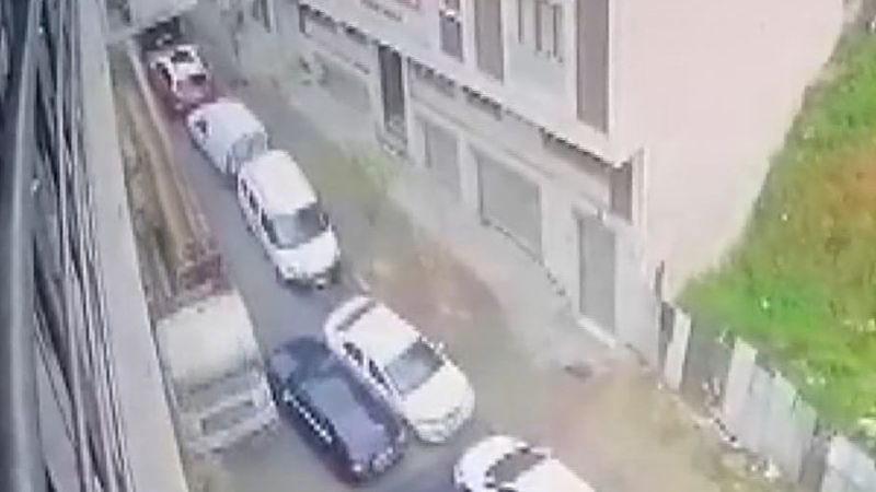 İstanbul'da yokuşta kayan tır, 4 aracı ezdi