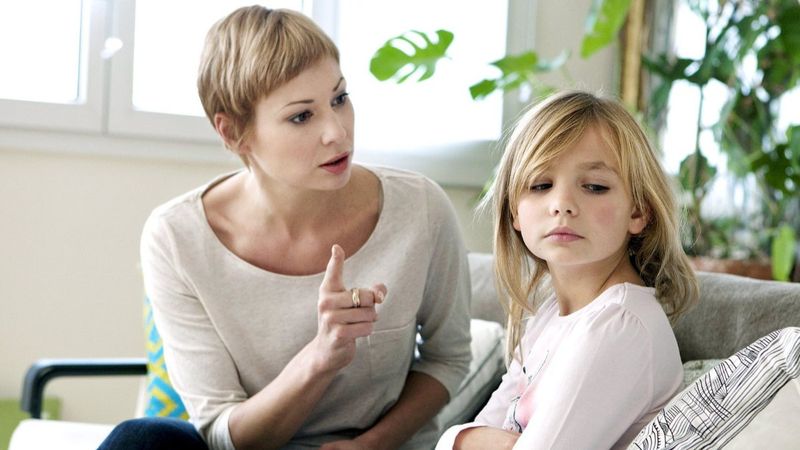 Çocukları kötü davranışa sürükleyen 9 ebeveyn hatası