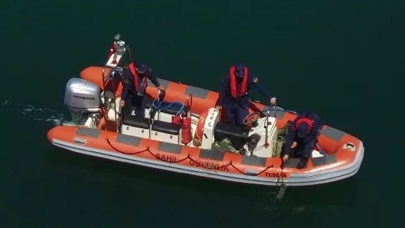 Çanakkale'de deniz dibinden 757 ahtapot tuzağı çıkarıldı