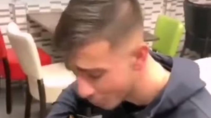 Halil Dervişoğlu'nun bağlama performansı