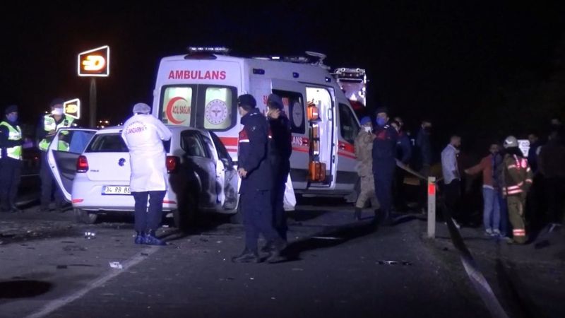 İstanbul'da otomobil kamyona arkadan çarptı: 1 ölü