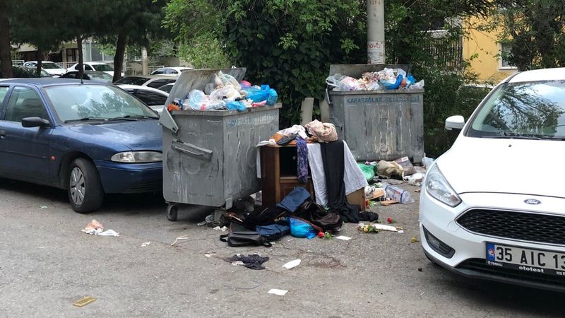 CHP yönetimindeki Karabağlar'da çöp krizi