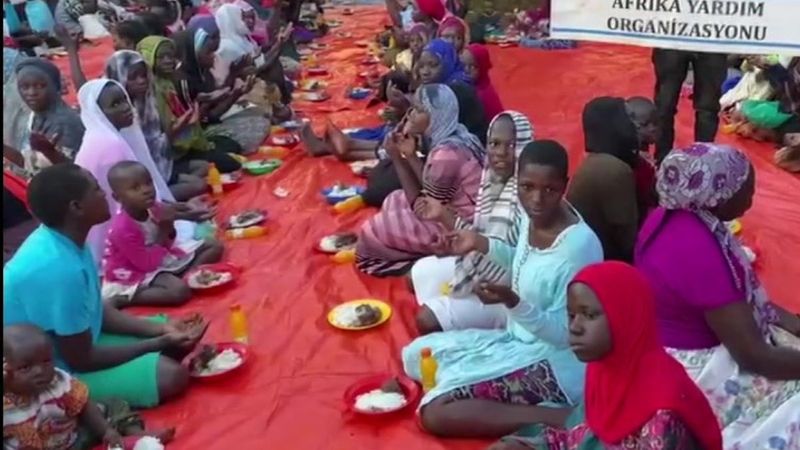 Amasya’da düğün yemeği yerine Afrika’da iftar verdiler