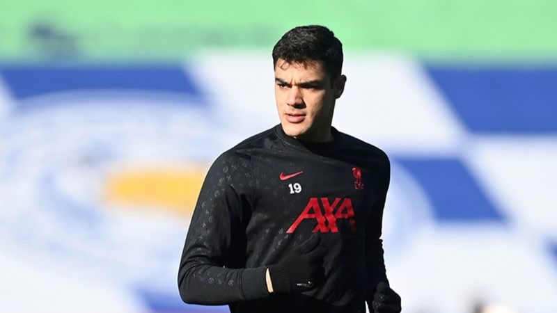 Ozan Kabak: Virgil futbol mantalitesi hakkında bana ipuçları veriyor