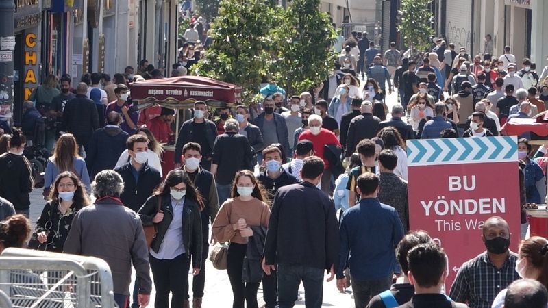 İstiklal'de kapanma yoğunluğu