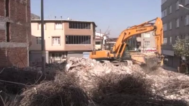 Küçükçekmece'de kontrolsüz yıkım paniği