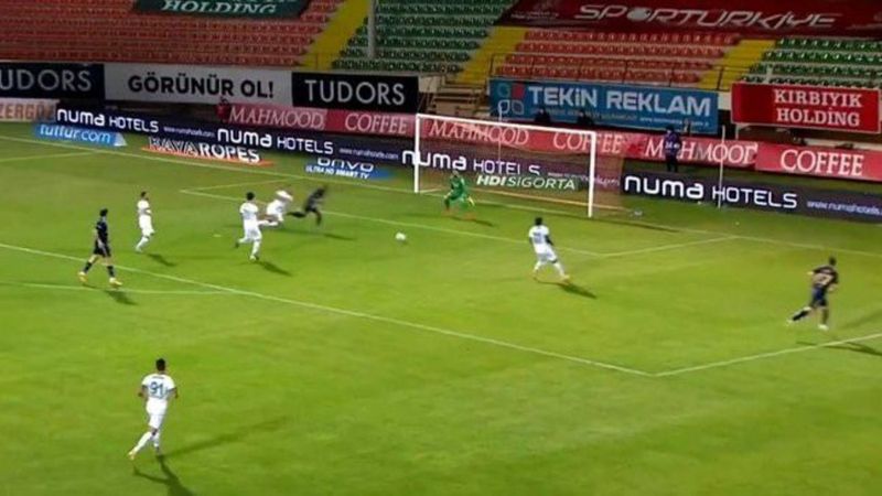 Fenerbahçeliler Alanyaspor maçında kural hatası var diyor