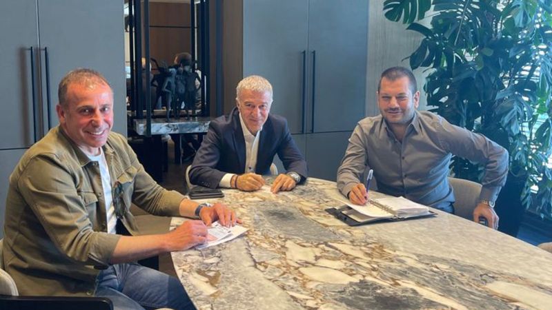 Trabzonspor'da Abdullah Avcı ile Ahmet Ağaoğlu toplantı yaptı