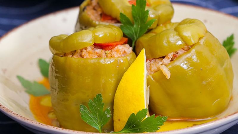 Sofraların vazgeçilmezi: Zeytinyağlı biber dolması