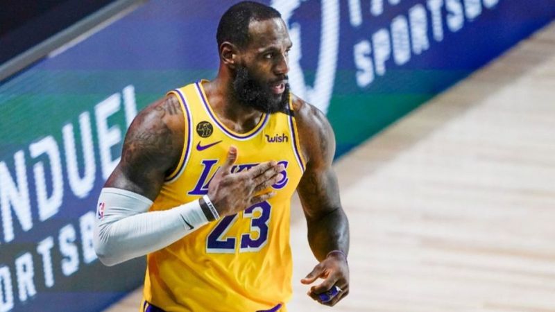 Parkelere dönen Lebron mağlubiyete engel olamadı
