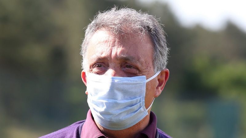 Ahmet Nur Çebi'den futbolcularla toplantı