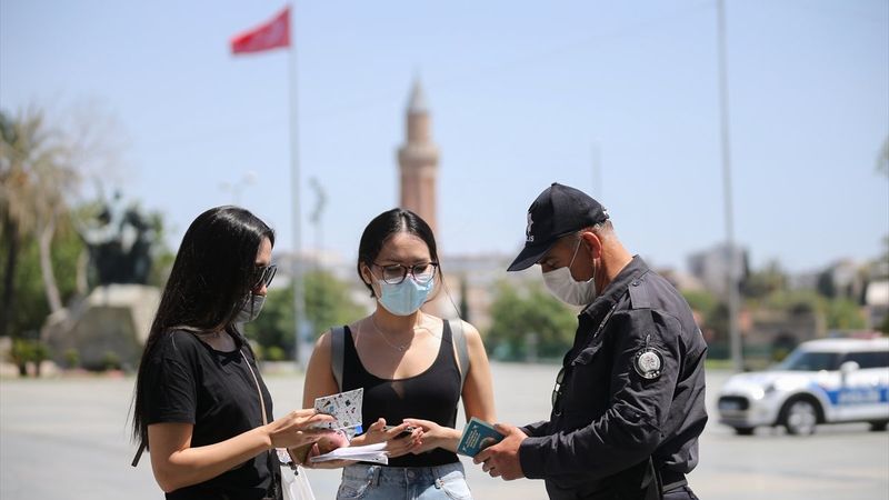 Sokak kısıtlamasına uymayan 66 bin 161 kişiye işlem