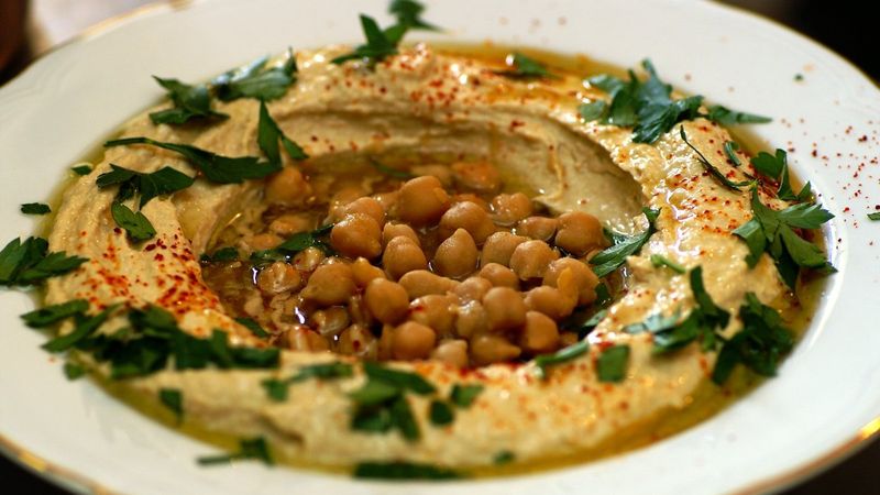 Tahin ve nohutun şöleni: Pratik humus tarifi