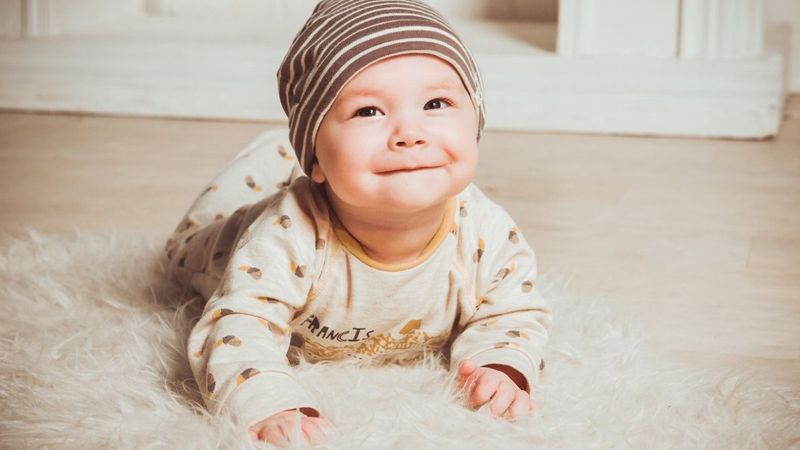 Tummy time ile bebeğinizin motor becerilerini geliştirin