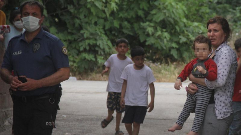 Adana'da çocuklarına şiddet uygulayan anne gözaltına alındı