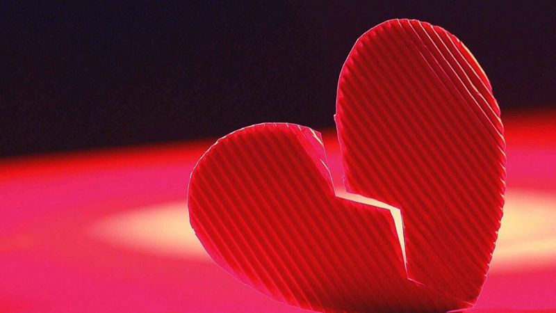 Koronavirüs kısıtlamaları kırık kalp sendromunu tetikledi