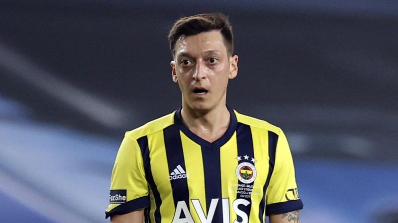 Mesut Özil'den 41 ile erzak yardımı