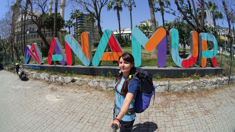 Rus kadın otostopla 5 kıtada 69 ülke gezdi