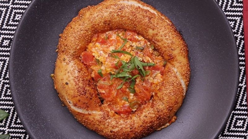 Farklı sunumuyla: Simitli menemen