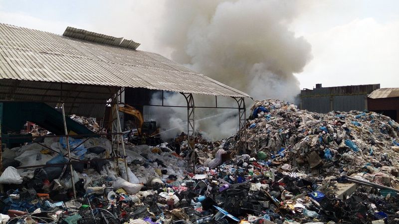 Bursa'da geri dönüşüm tesisinde yangın