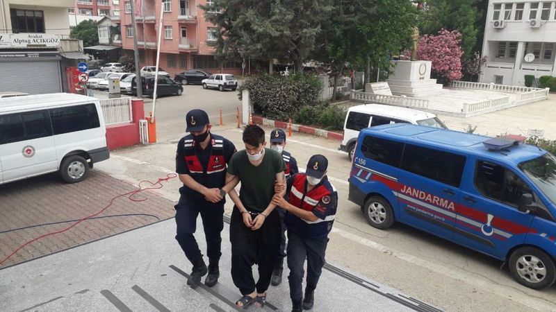 Adana’da, firari dolandırıcı inşaatta yakalandı