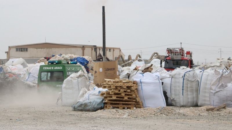 Niğde'de kırma makinesine düşen işçi öldü