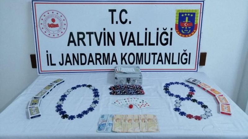 Artvin'deki kumar baskınında 7 kişiye, 33 bin 635 lira ceza