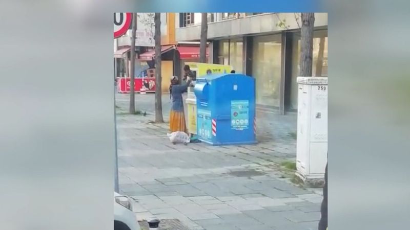 Tuzla’da çocuğunu giysi kumbarasına koyup içini boşalttı