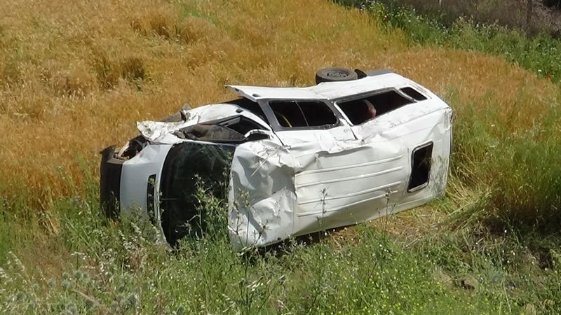 Hatay'da askerleri taşıyan minibüs devrildi