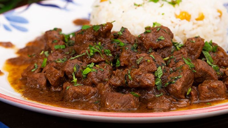 Lezzetli sosuyla: Pekmezli et yahnisi